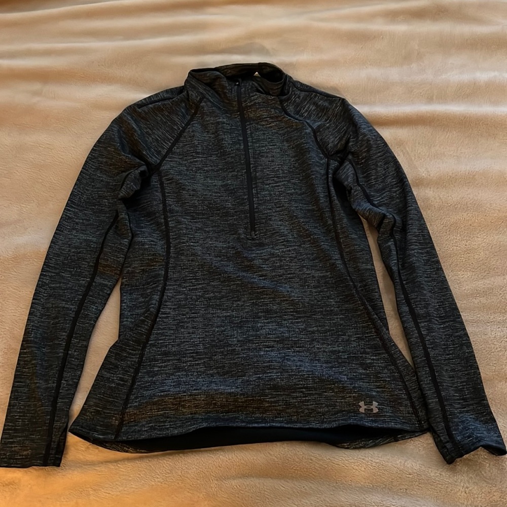 Under Armour Medium gray EUC coldgear long sleeve NICE top!